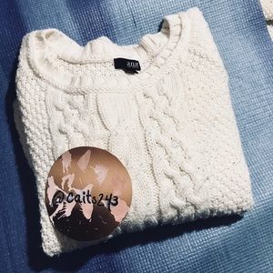 Classic White Cable Knit Sweater🕊